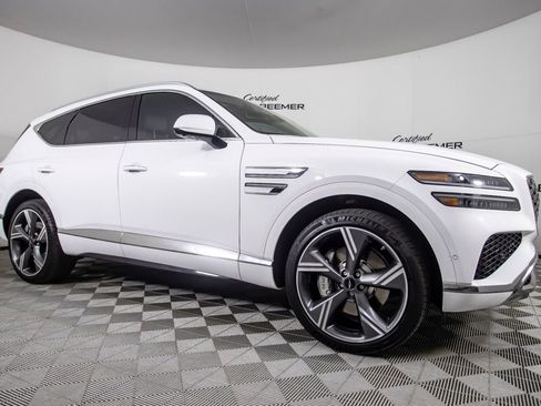 Used 2025 Genesis GV80 2.5T Prestige image 3