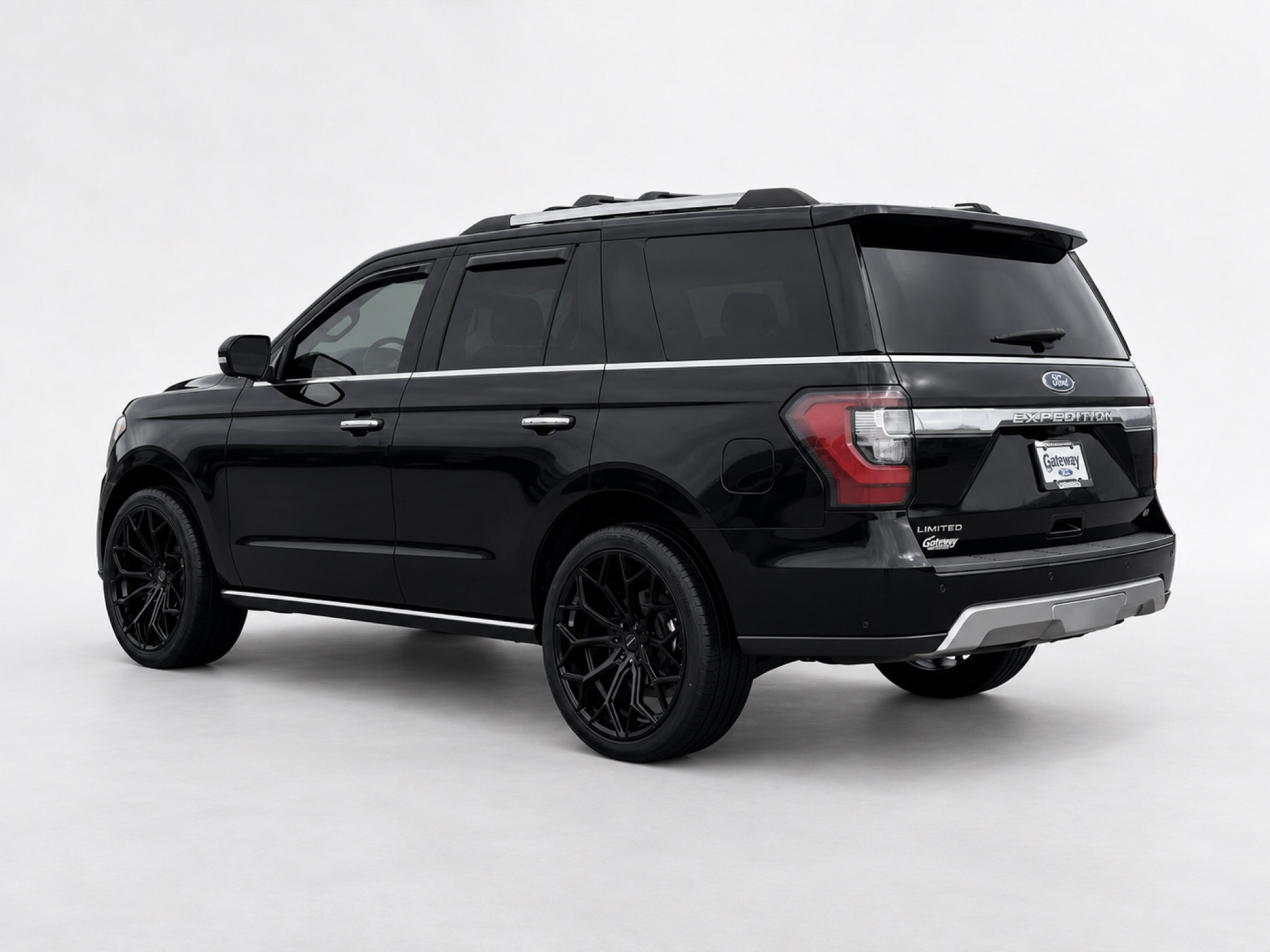 Used 2019 Ford Expedition Limited w/ Equipment Group 302A AWD/4WD image 3