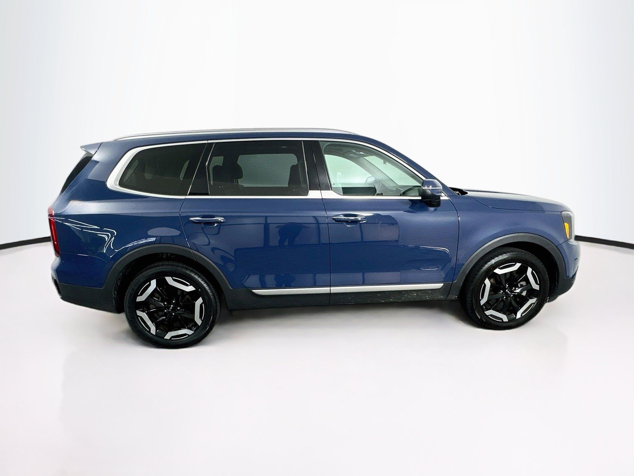 Used 2025 Kia Telluride S FWD image 10