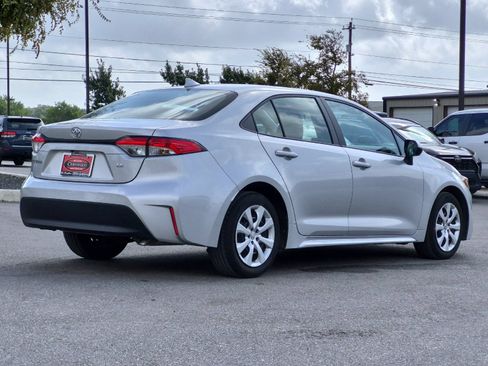 Certified 2025 Toyota Corolla LE FWD image 5
