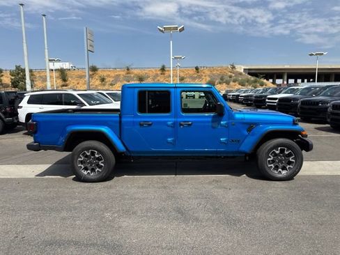 New 2026 Jeep Gladiator Sport AWD/4WD image 7