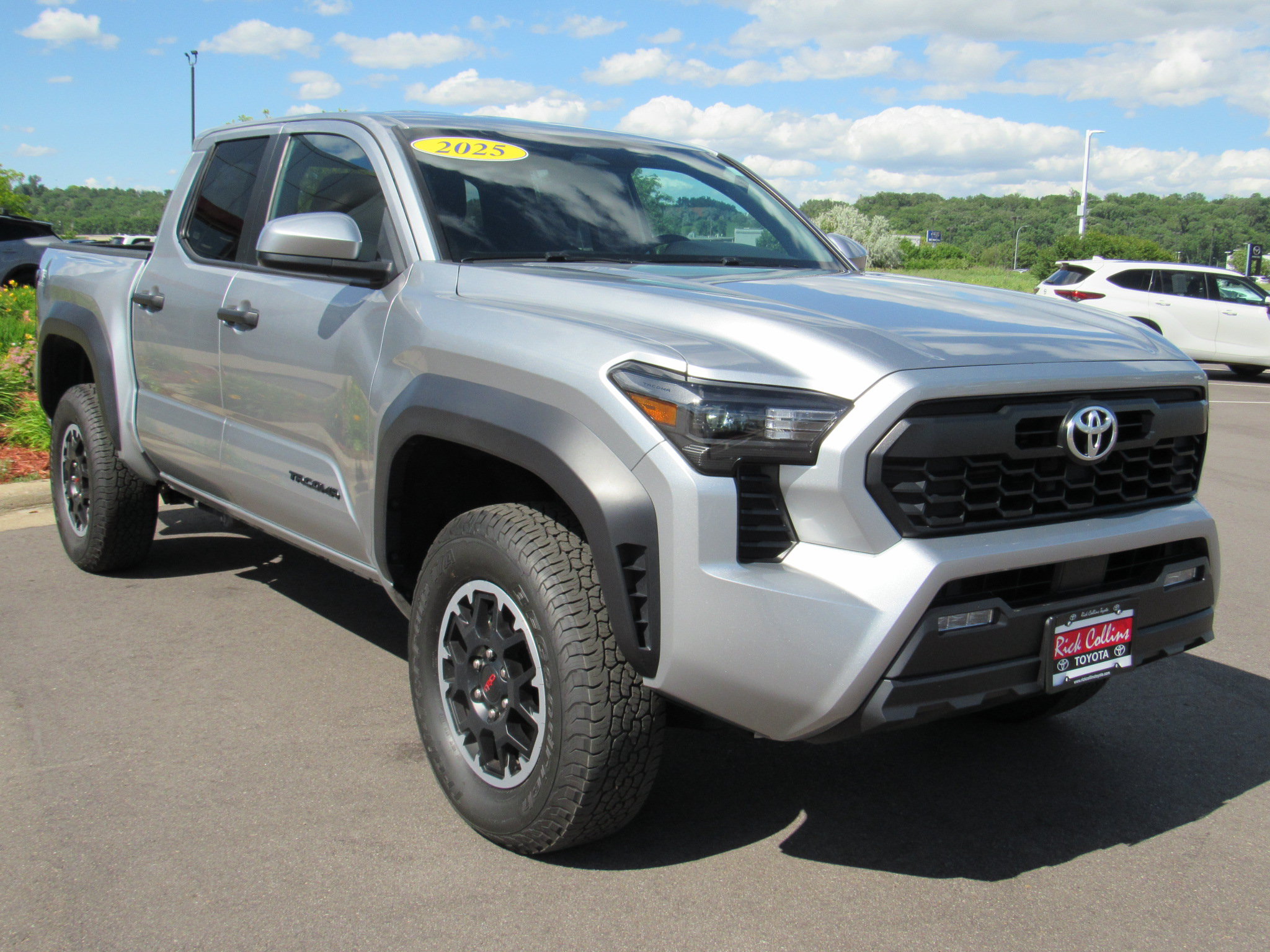 Used 2025 Toyota Tacoma TRD Off-Road AWD/4WD image 4