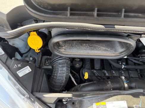 Used 2025 RAM ProMaster 2500 w/ Convenience Group image 11