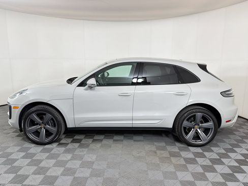 Certified 2025 Porsche Macan AWD/4WD image 2