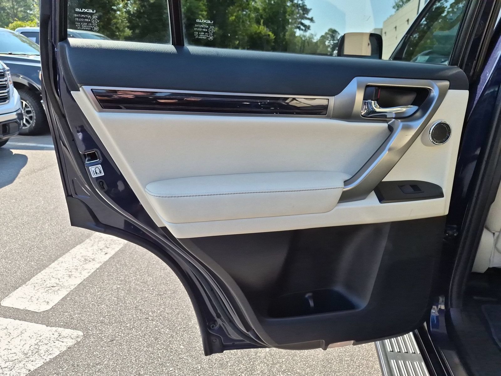 Used 2022 Lexus GX 460 Premium w/ Accessory Package AWD/4WD image 28