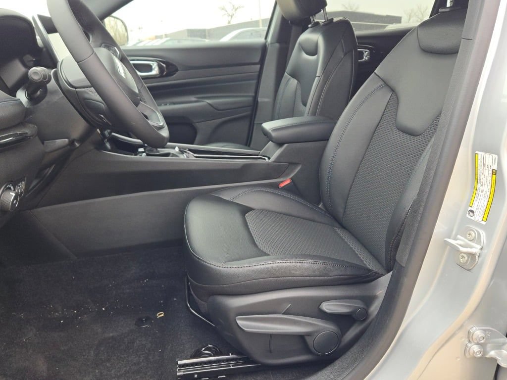 New 2026 Jeep Compass Latitude AWD/4WD image 23