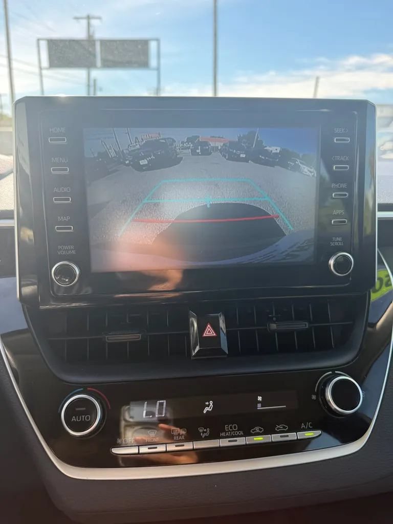 Used 2020 Toyota Corolla LE FWD image 14