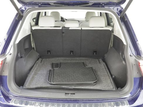 Used 2024 Volkswagen Tiguan SE AWD/4WD image 17