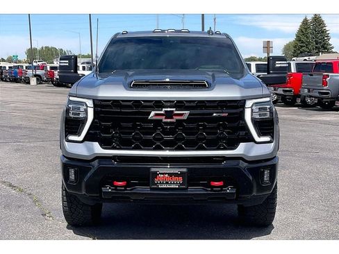Used 2024 Chevrolet Silverado 2500 ZR2 w/ Technology Package AWD/4WD image 3