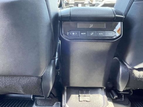 Used 2023 Toyota Highlander XLE FWD image 14