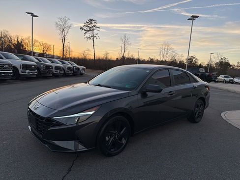 Used 2023 Hyundai Elantra SEL image 7