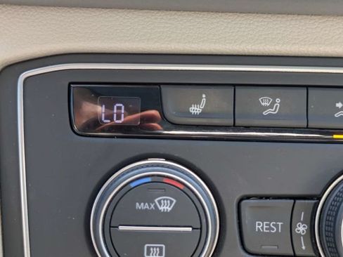 Used 2019 Volkswagen Atlas SE FWD image 24