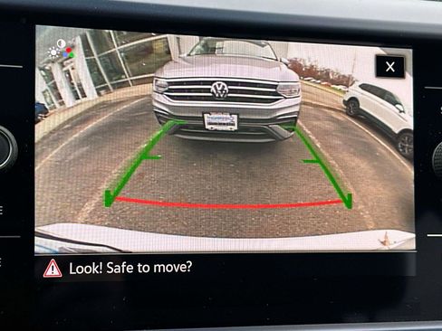 Certified 2022 Volkswagen Taos SE w/ Panoramic Sunroof Package image 29