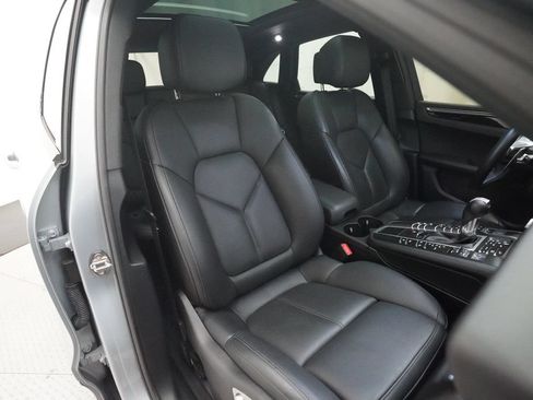 Used 2020 Porsche Macan AWD/4WD image 27