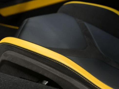 Used 2024 Lamborghini Revuelto image 33