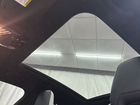 Used 2026 BMW M5 w/ Executive Package image 21