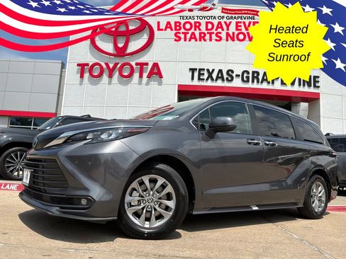Used 2025 Toyota Sienna XLE FWD image 1