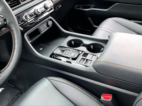 Used 2025 Honda Pilot TrailSport image 15