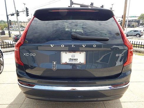 Certified 2025 Volvo XC90 B5 Core image 9
