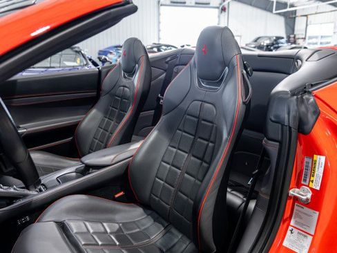 Used 2019 Ferrari Portofino RWD image 31