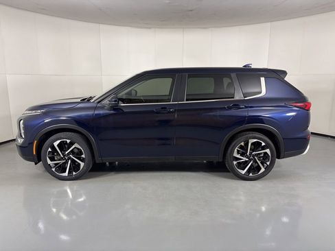 Used 2024 Mitsubishi Outlander SE image 5