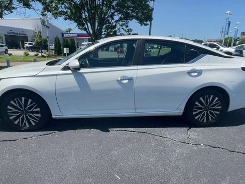 Used 2023 Nissan Altima 2.5 SV FWD image 5