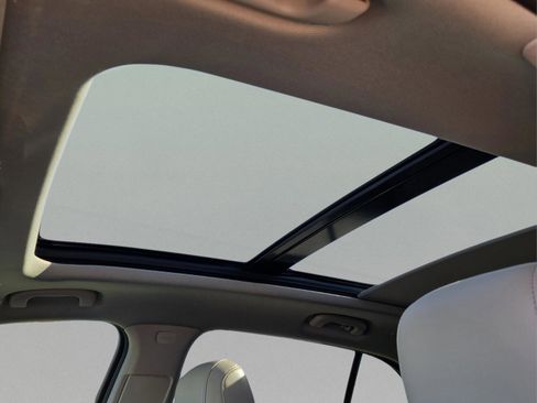 Used 2022 Cadillac XT4 Luxury w/ Driver Awareness Package image 16