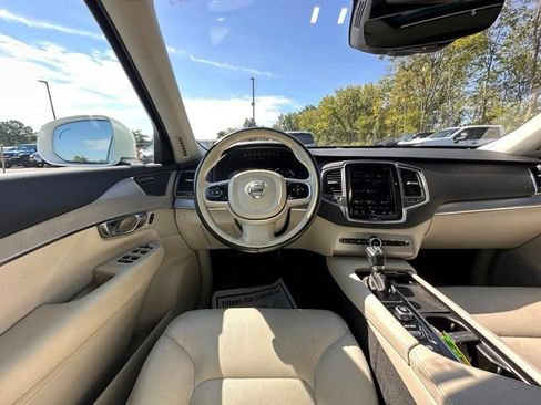 Used 2021 Volvo XC90 T5 Momentum w/ Protection Package AWD/4WD image 17