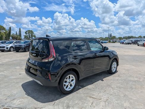 Certified 2025 Kia Soul LX w/ LX Technology Package FWD image 8