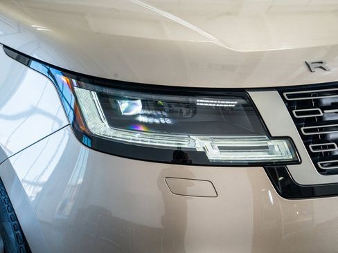 Used 2023 Land Rover Range Rover Long Wheelbase SE image 19