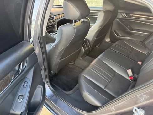 Used 2022 Honda Accord Touring image 11