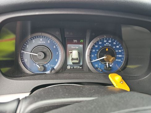 Used 2020 Toyota Sienna XLE w/ XLE Navigation Package FWD image 11