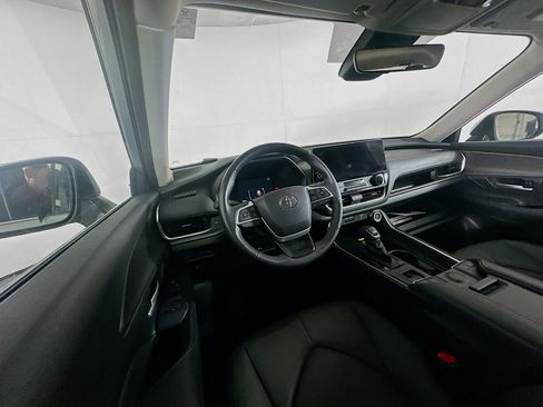 Used 2025 Toyota Grand Highlander AWD image 18