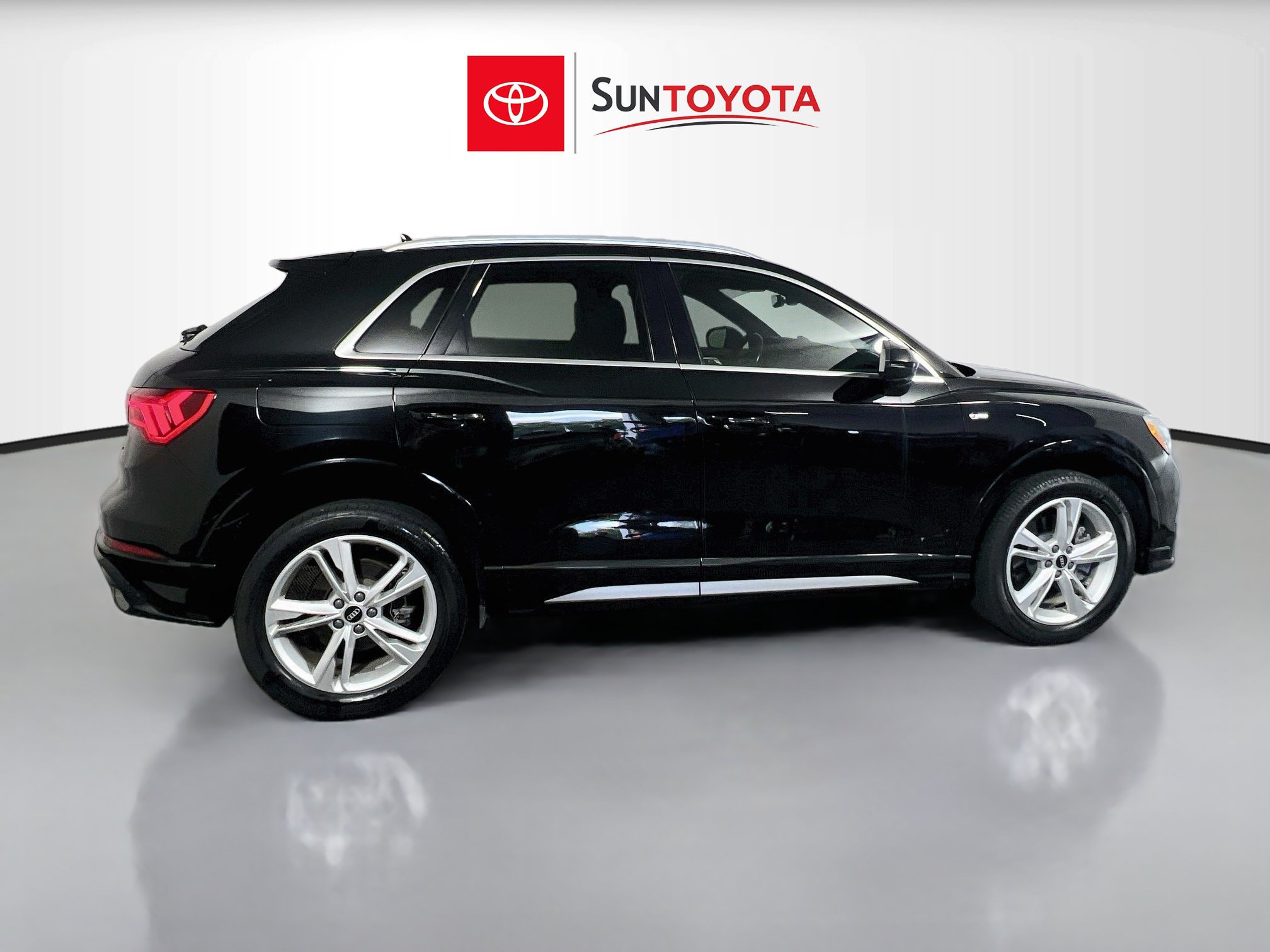 Used 2022 Audi Q3 2.0T Premium AWD/4WD image 2
