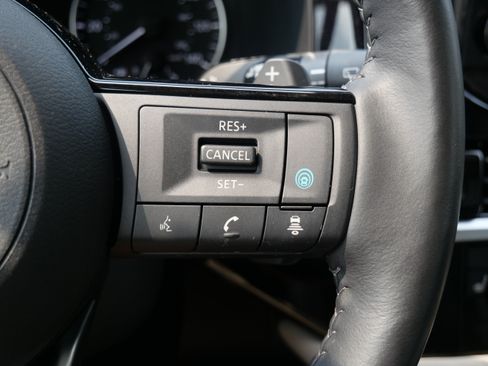 Used 2023 Nissan Pathfinder SL AWD/4WD image 28