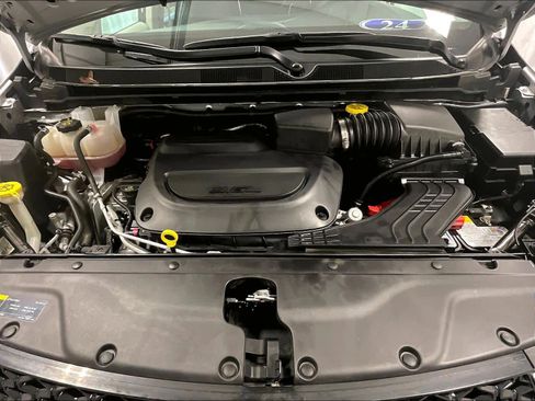 Used 2024 Chrysler Pacifica Touring-L image 30