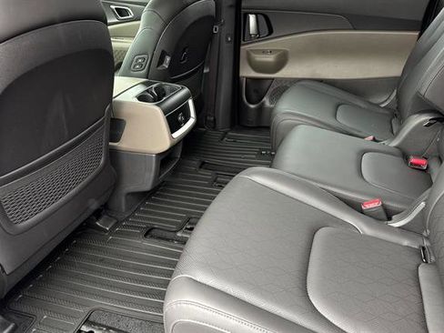 New 2026 Kia Carnival EX FWD image 13