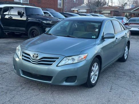 Used 2011 Toyota Camry image 3