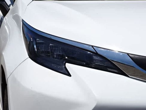 Used 2025 Toyota Sienna LE AWD/4WD image 5