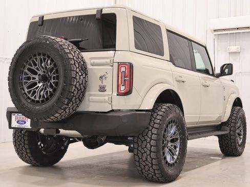 New 2025 Ford Bronco Outer Banks image 9