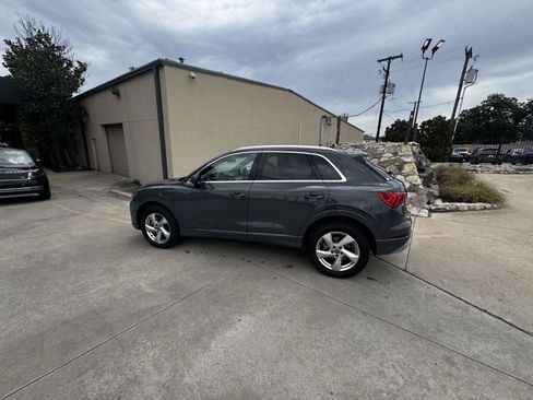 Used 2019 Audi Q3 2.0T Premium AWD/4WD image 2