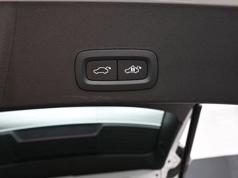 Used 2024 Volvo XC40 B5 Ultimate w/ Climate Package AWD/4WD image 32