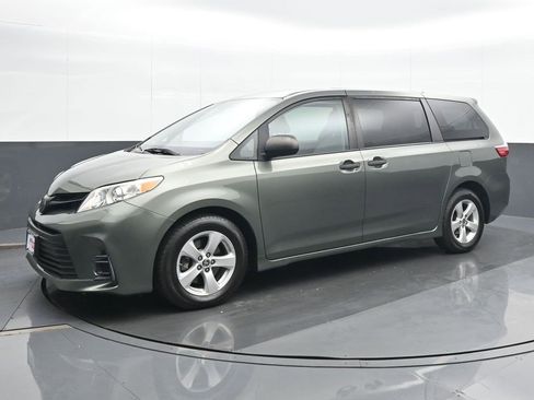 Used 2020 Toyota Sienna L image 2