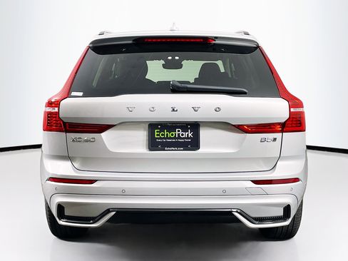 Used 2025 Volvo XC60 B5 Plus image 7
