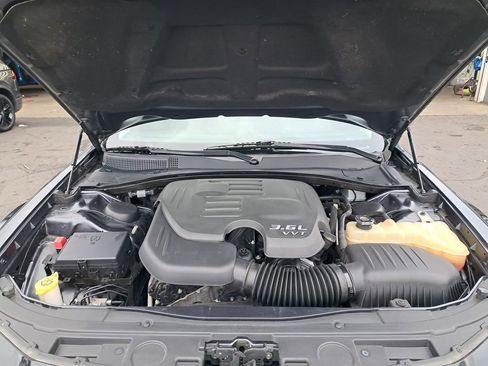 Used 2016 Chrysler 300 C image 25
