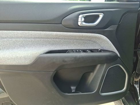 Used 2022 Jeep Compass Latitude FWD image 12