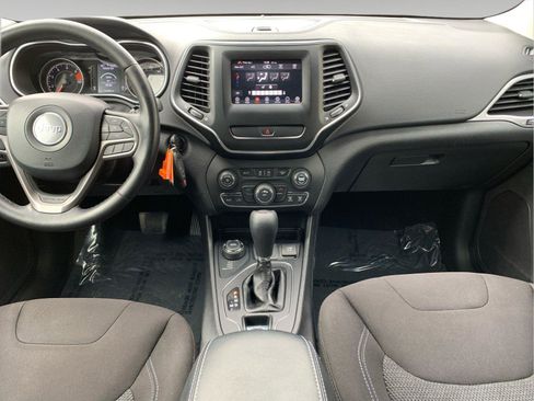 Used 2020 Jeep Cherokee Latitude w/ Cold Weather Group image 15