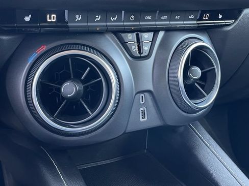 Used 2025 Chevrolet Blazer LT FWD image 18