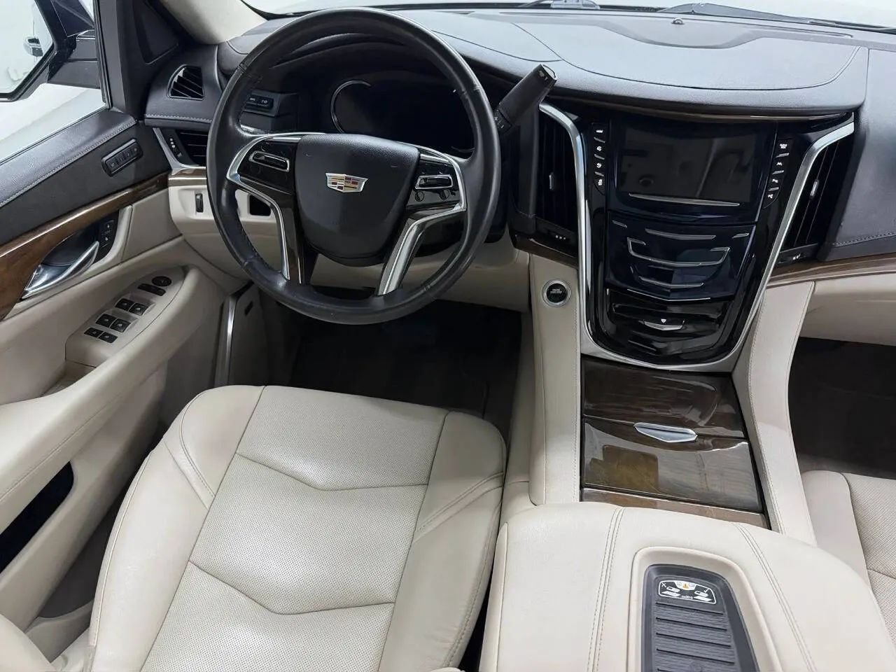 Used 2019 Cadillac Escalade Luxury RWD image 29