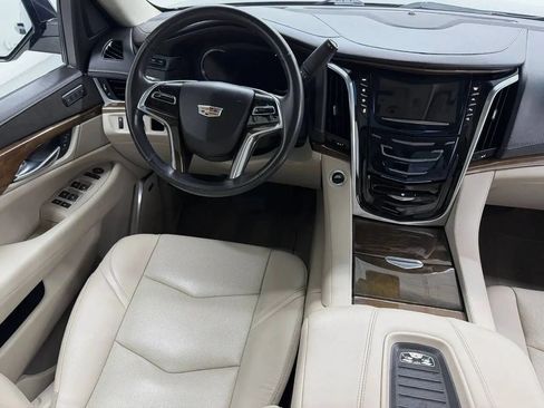 Used 2019 Cadillac Escalade Luxury RWD image 29